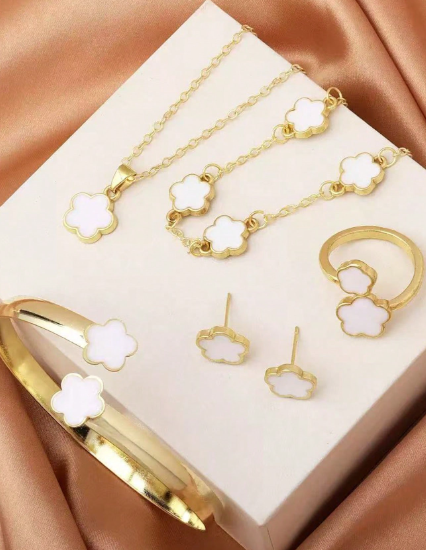 Matching Lucky Flower Decorated Jewelry Set
