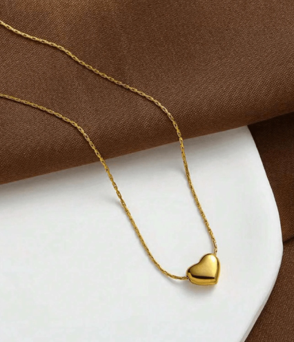Elegant And Heart-Shaped Pendant Necklace