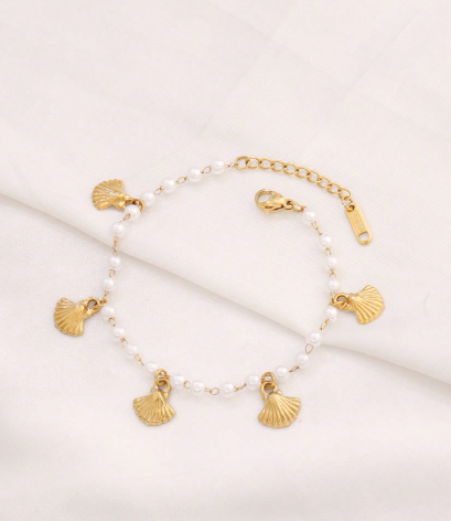 Shell Pendant Bracelet